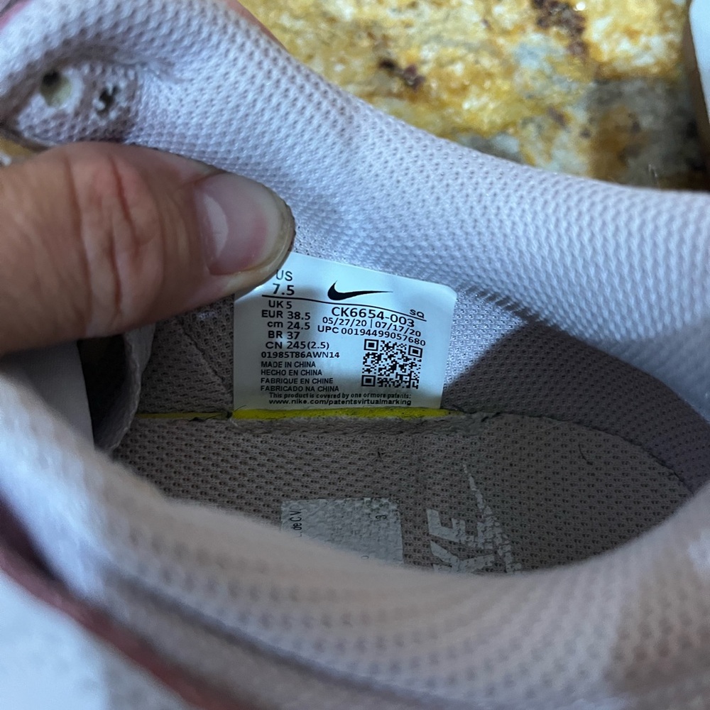 Nike Women's Sneakers in Light Purple and White - Picture 8 of 9